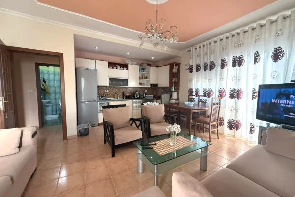 Shtepi ne shitje 2+1 ne Tirane - 250,000 Euro