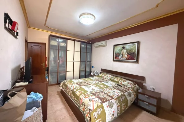 Shtepi ne shitje Apartament ne Tirane, 2+1, Mobilimi E mobiluar, Pagesa 250,000  Euro.