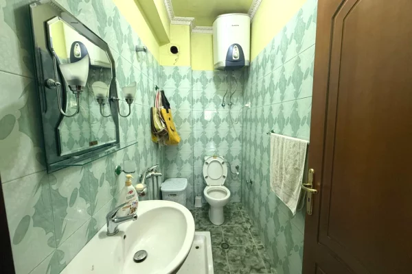 Shtepi ne shitje Apartament ne Tirane, 2+1, Mobilimi E mobiluar, Pagesa 250,000  Euro.