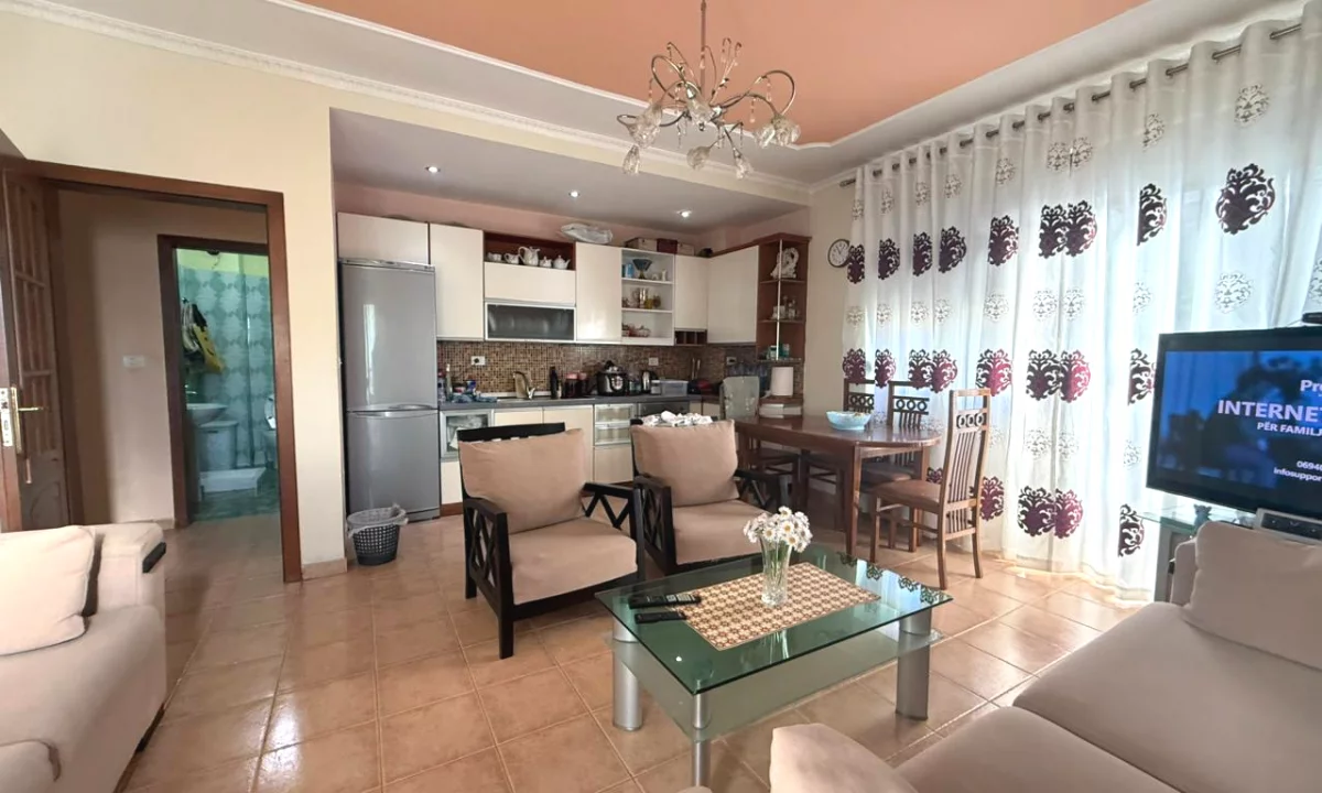 Shtepi ne shitje Apartament ne Tirane, 2+1, Mobilimi E mobiluar, Pagesa 250,000  Euro.