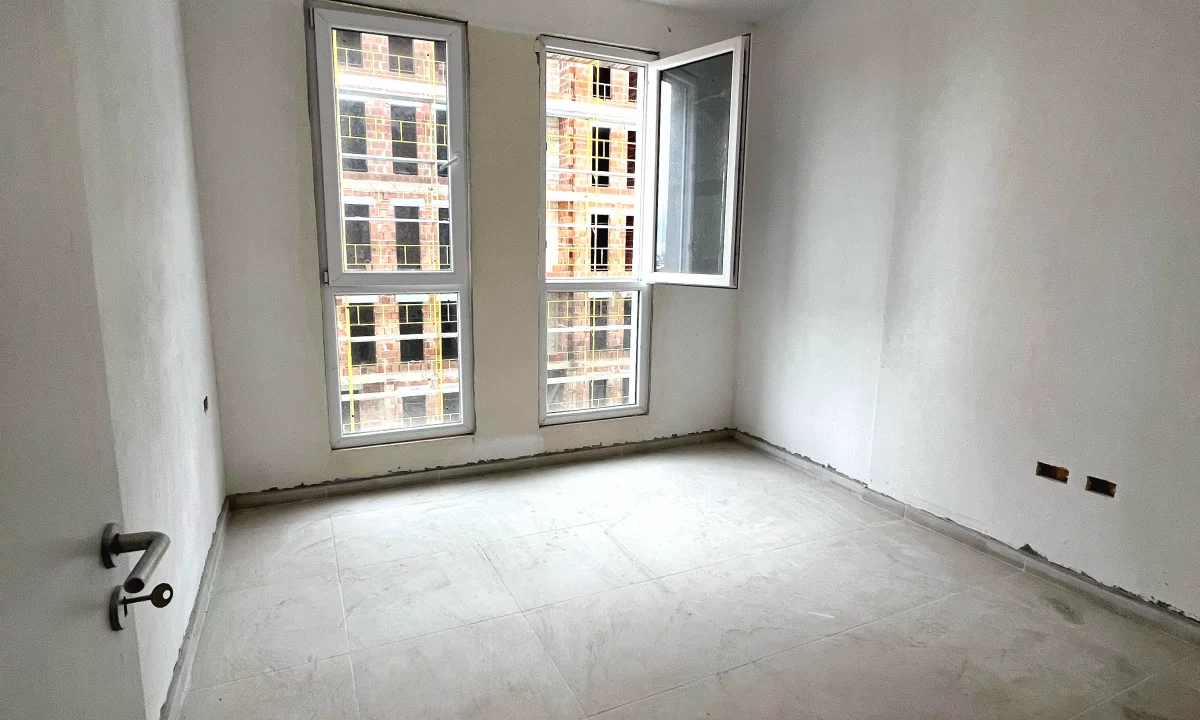 Shtepi ne shitje Apartament ne Tirane, 1+1, Mobilimi Bosh, pa mobiluar, Pagesa 67,000  Euro.