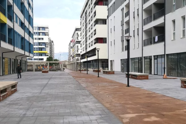 Shtepi ne shitje Apartament ne Tirane, 1+1, Mobilimi Bosh, pa mobiluar, Pagesa 67,000  Euro.