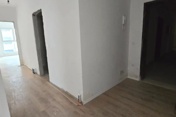 Shtepi ne shitje Apartament ne Tirane, 2+1, Mobilimi Bosh, pa mobiluar, Pagesa 187,000  Euro.