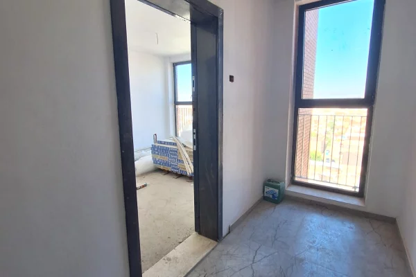 Shtepi ne shitje Apartament ne Tirane, 1+1, Mobilimi Bosh, pa mobiluar, Pagesa 125,000  Euro.