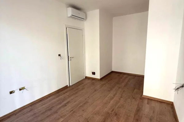 Ambient biznesi me qera 3+1 ne Tirane - 600 Euro