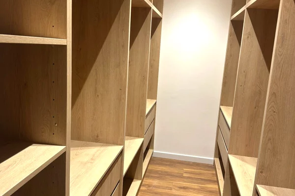 Shtepi me qera Vila Luksoze ne Tirane, 3+1, Mobilimi E mobiluar, Pagesa 3,400  Euro.