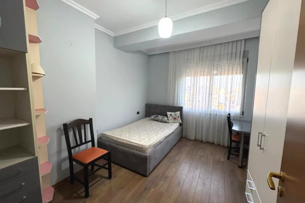 Shtepi me qera Apartament ne Tirane, 2+1, Mobilimi E mobiluar, Pagesa 80,000  Leke.