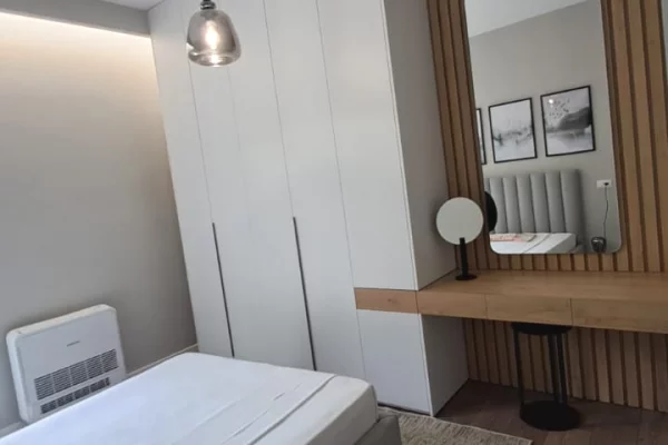 Shtepi me qera Apartament ne Tirane, 3+1, Mobilimi E mobiluar, Pagesa 1,500  Euro.