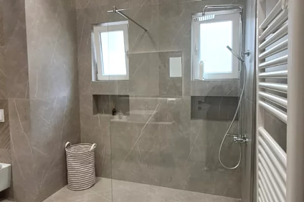 Shtepi me qera Apartament ne Tirane, 3+1, Mobilimi E mobiluar, Pagesa 1,500  Euro.