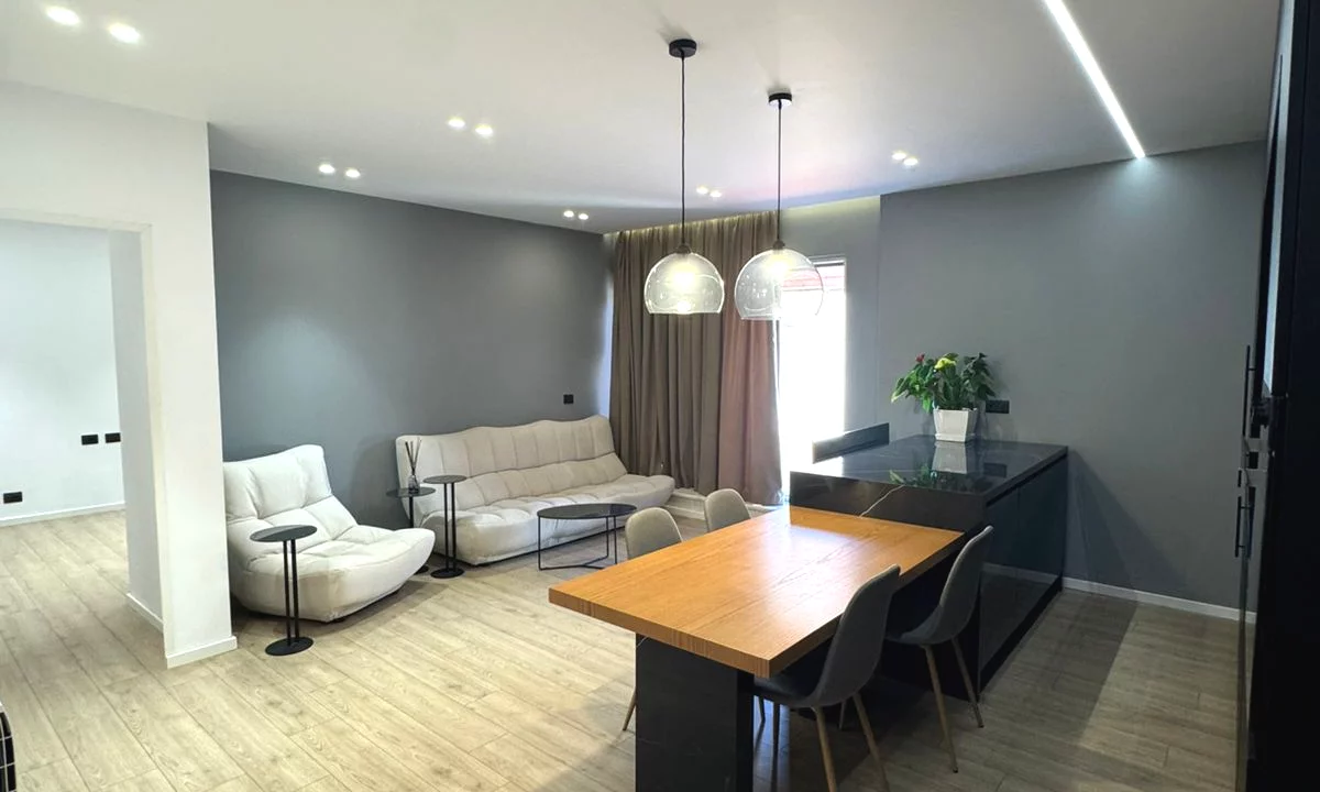 Shtepi me qera Apartament ne Tirane, 2+1, Mobilimi E mobiluar, Pagesa 2,000  Euro.