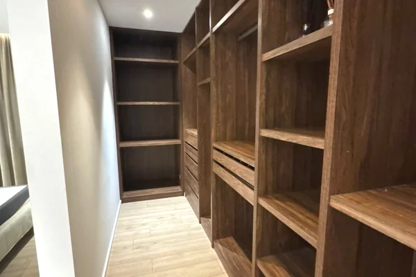 Shtepi me qera Apartament ne Tirane, 2+1, Mobilimi E mobiluar, Pagesa 2,000  Euro.