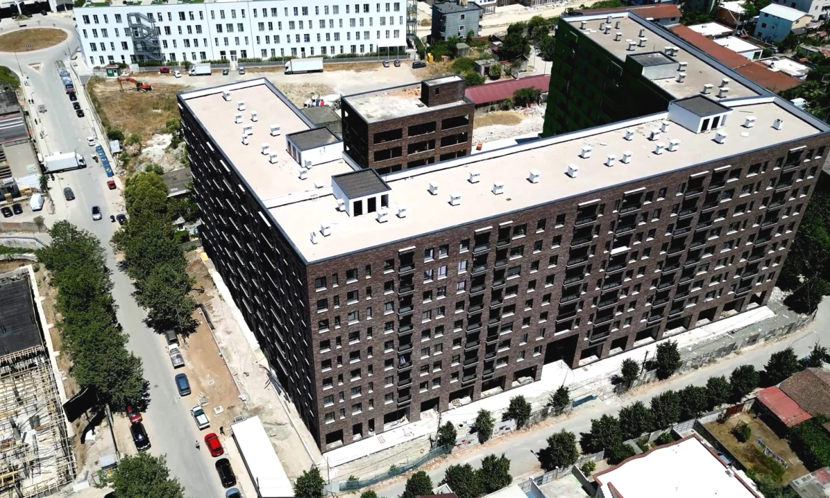 Shtepi ne shitje Apartament ne Tirane, 2+1, Mobilimi Bosh, pa mobiluar, Pagesa 181,300  Euro.