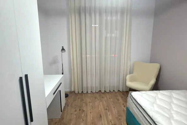 Shtepi me qera Apartament ne Tirane, 2+1, Mobilimi E mobiluar, Pagesa 1,200  Euro.