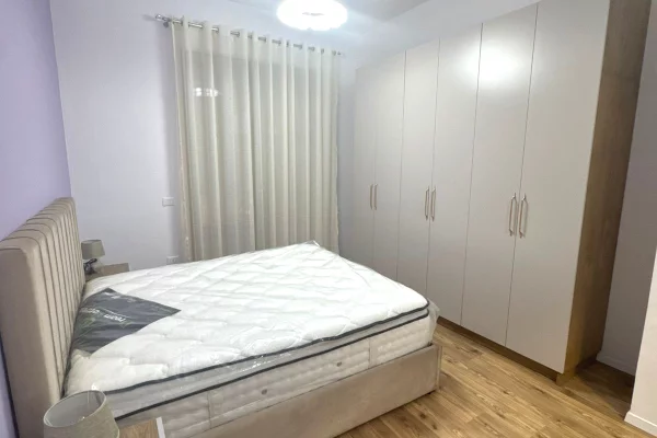 Shtepi me qera Apartament ne Tirane, 2+1, Mobilimi E mobiluar, Pagesa 1,200  Euro.