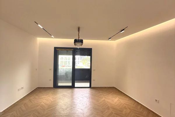 Ambient biznesi me qera 3+1 ne Tirane - 1,400 Euro