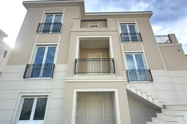 Shtepi ne shitje Apartament ne Tirane, 4+1, Mobilimi Bosh, pa mobiluar, Pagesa 1,400,000  Euro.