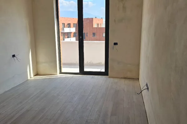 Shtepi ne shitje Apartament ne Tirane, 1+1, Mobilimi Bosh, pa mobiluar, Pagesa 112,400  Euro.
