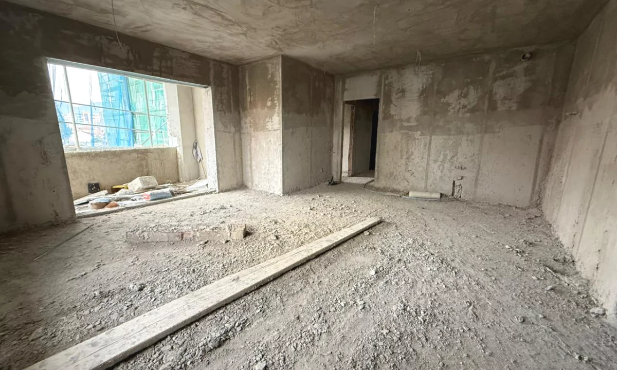 Shtepi ne shitje Apartament ne Tirane, 3+1, Mobilimi Bosh, pa mobiluar, Pagesa 277,000  Euro.