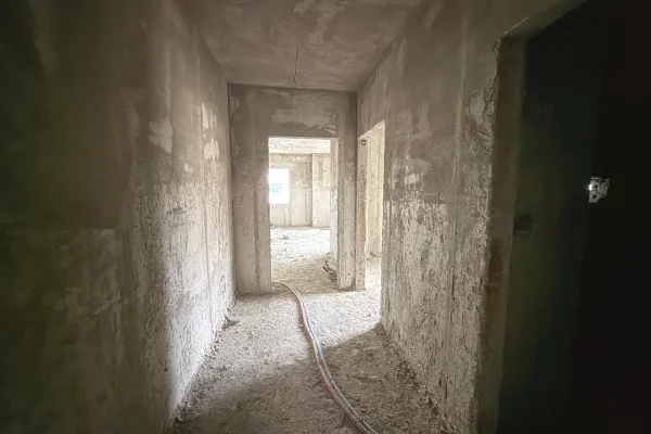 Shtepi ne shitje Apartament ne Tirane, 3+1, Mobilimi Bosh, pa mobiluar, Pagesa 277,000  Euro.