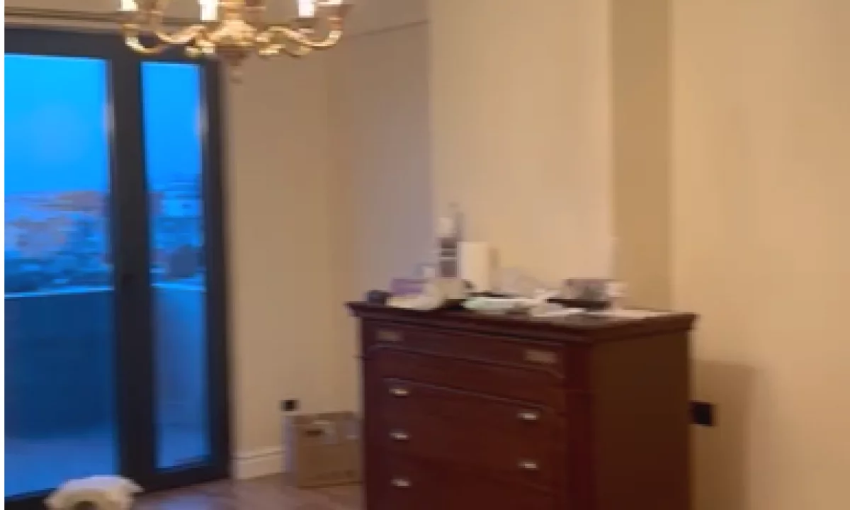 Shtepi ne shitje Apartament ne Tirane, 1+1, Mobilimi Bosh, pa mobiluar, Pagesa 260,000  Euro.