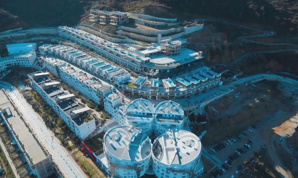 Shtepi ne shitje Duplex(shtepi me 2 kate) ne Tirane, 2+1, Mobilimi E mobiluar, Pagesa 260,000  Euro.