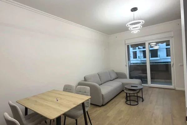 Shtepi me qera Apartament ne Tirane, 1+1, Mobilimi E mobiluar, Pagesa 800  Euro.