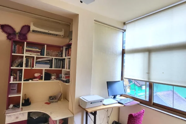 Shtepi me qera Apartament ne Tirane, 3+1, Mobilimi E mobiluar, Pagesa 1,000  Euro.