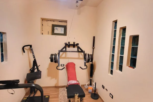 Shtepi me qera Apartament ne Tirane, 3+1, Mobilimi E mobiluar, Pagesa 1,000  Euro.