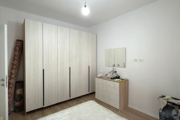 Shtepi ne shitje Apartament ne Tirane, 1+1, Mobilimi E mobiluar, Pagesa 81,600  Euro.