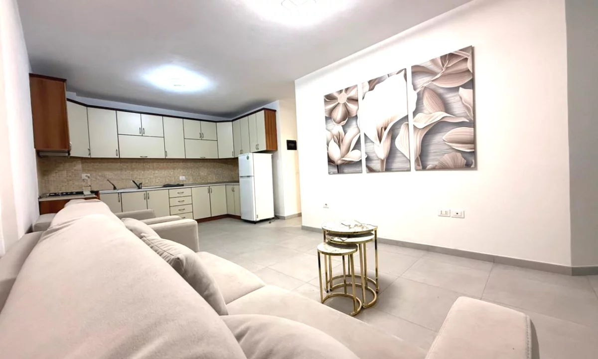 Shtepi me qera Apartament ne Tirane, 2+1, Mobilimi E mobiluar, Pagesa 600  Euro.