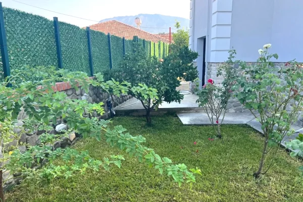 Shtepi me qera 4+1 ne Tirane - 1,200 Euro