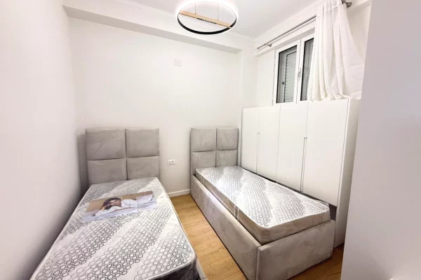Shtepi me qera Apartament ne Tirane, 2+1, Mobilimi E mobiluar, Pagesa 800  Euro.