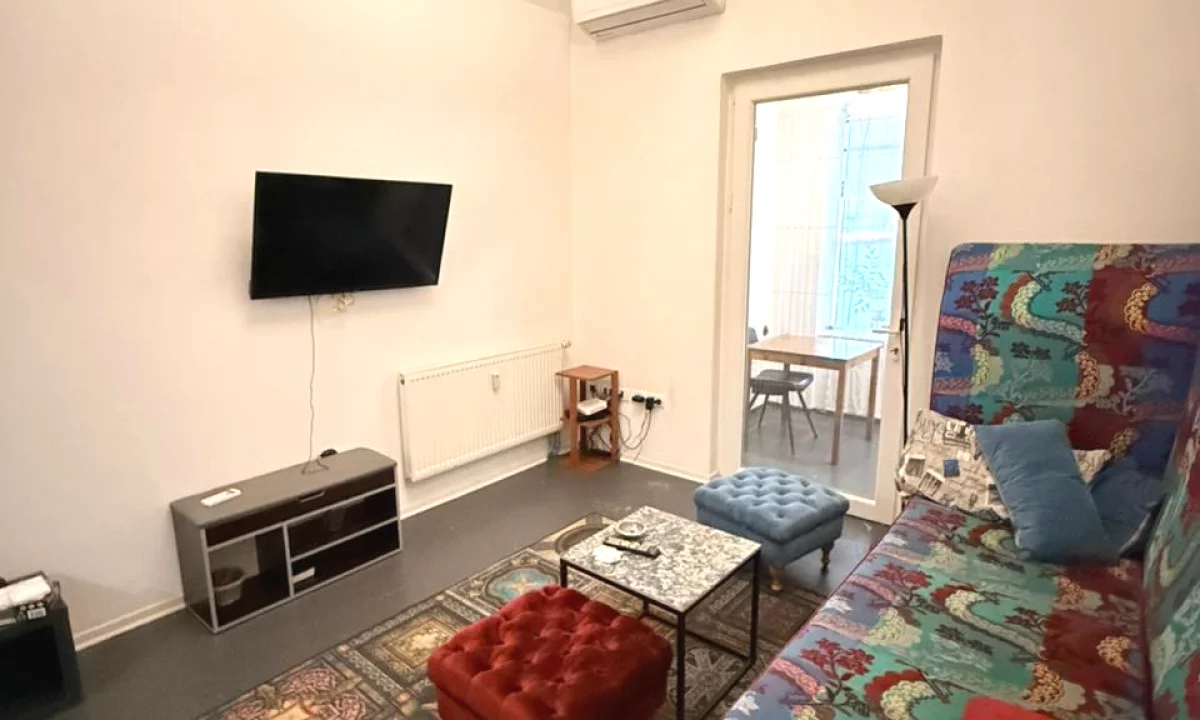 Shtepi me qera Shtepi Private ne Tirane, 2+1, Mobilimi E mobiluar, Pagesa 1,300  Euro.