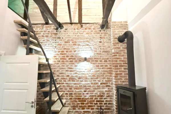 Shtepi me qera Shtepi Private ne Tirane, 2+1, Mobilimi E mobiluar, Pagesa 1,300  Euro.