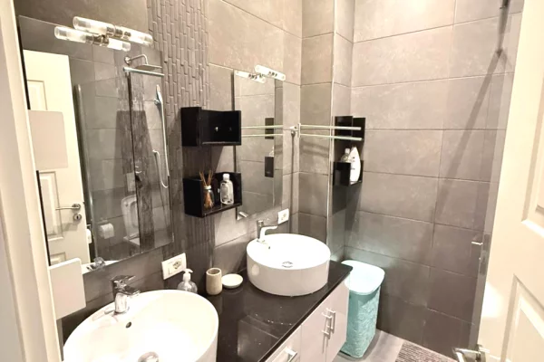 Shtepi me qera Shtepi Private ne Tirane, 2+1, Mobilimi E mobiluar, Pagesa 1,300  Euro.