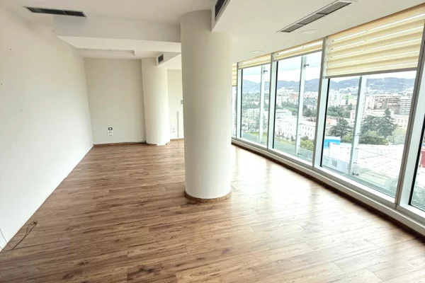 Ambient biznesi me qera 3+1 ne Tirane - 3,150 Euro