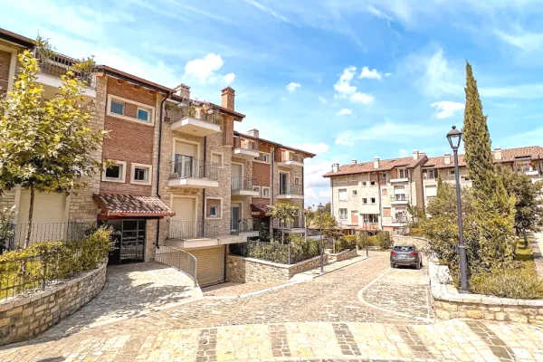 Shtepi ne shitje Apartament ne Tirane, 2+1, Mobilimi Bosh, pa mobiluar, Pagesa 231,000  Euro.