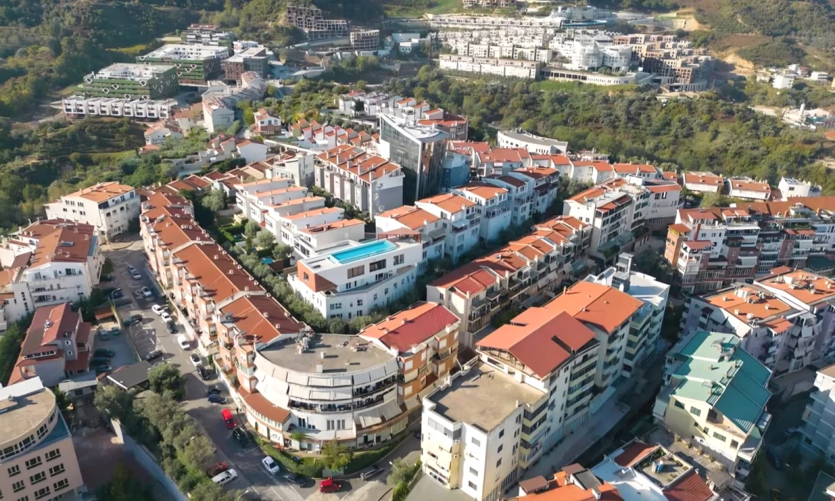 Duplex (casa a 2 piani) in vendita a Tirana 3+1, Vuoto