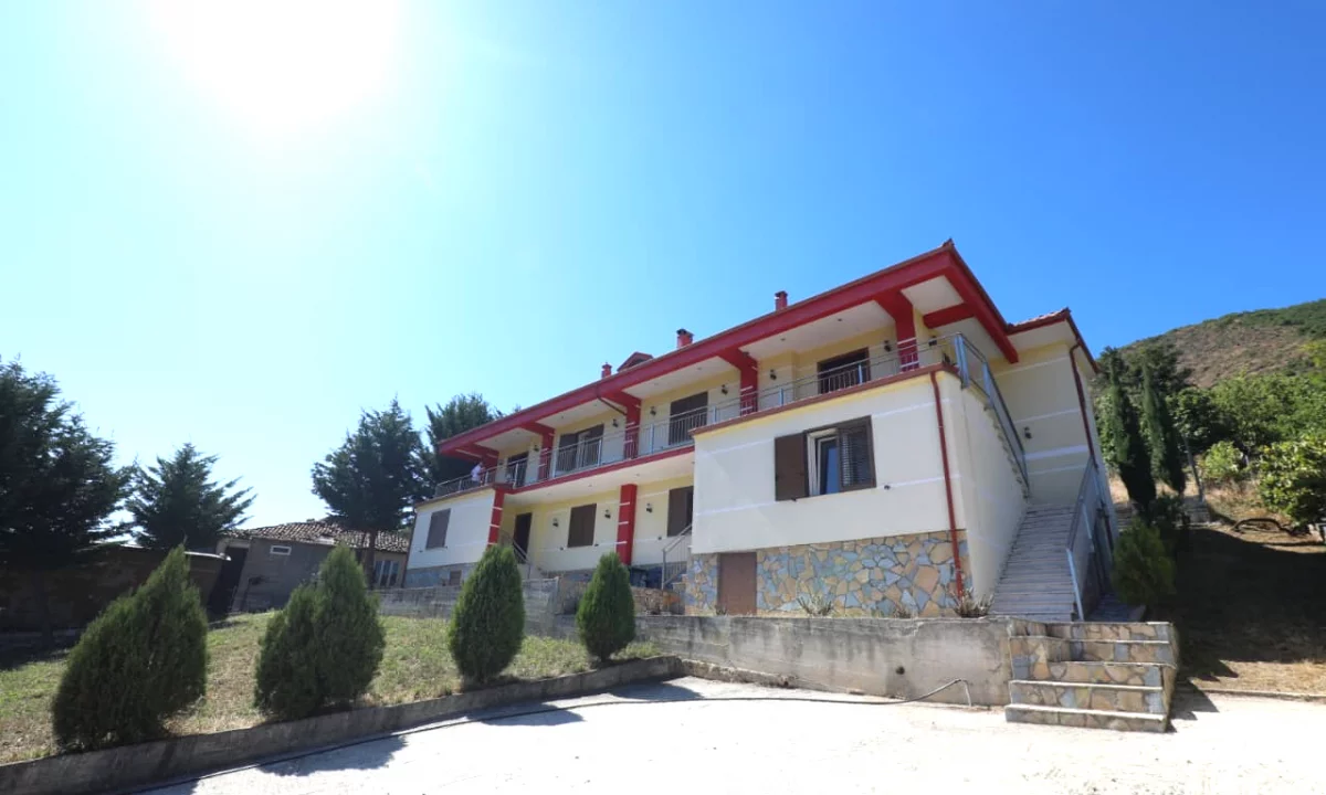 Villa di lusso in vendita a Pogradec 5+1, SemiArredato