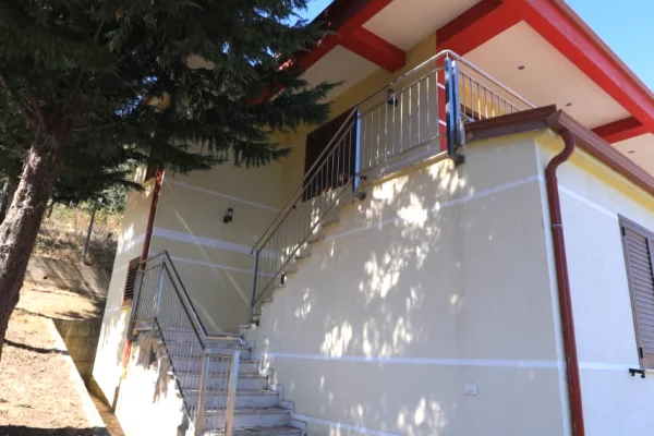 Villa di lusso in vendita a Pogradec 5+1, SemiArredato