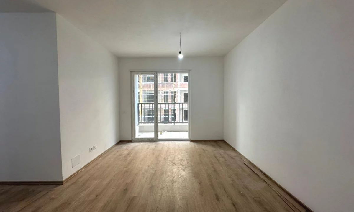 Shtepi ne shitje Apartament ne Tirane, 2+1, Mobilimi Bosh, pa mobiluar, Pagesa 104,500  Euro.
