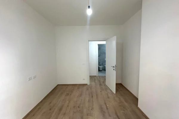 Shtepi ne shitje Apartament ne Tirane, 2+1, Mobilimi Bosh, pa mobiluar, Pagesa 104,500  Euro.