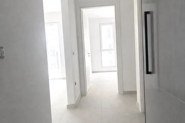 Shtepi ne shitje Apartament ne Tirane, 1+1, Mobilimi Bosh, pa mobiluar, Pagesa 67,000  Euro.
