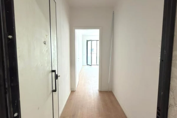 Shtepi ne shitje Apartament ne Tirane, 1+1, Mobilimi Bosh, pa mobiluar, Pagesa 182,500  Euro.