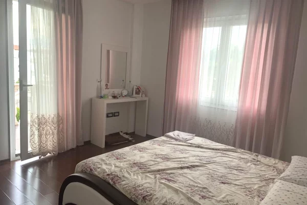 Shtepi ne shitje Vila Luksoze ne Tirane, 7+1, Mobilimi E mobiluar, Pagesa 2,200,000  Euro.