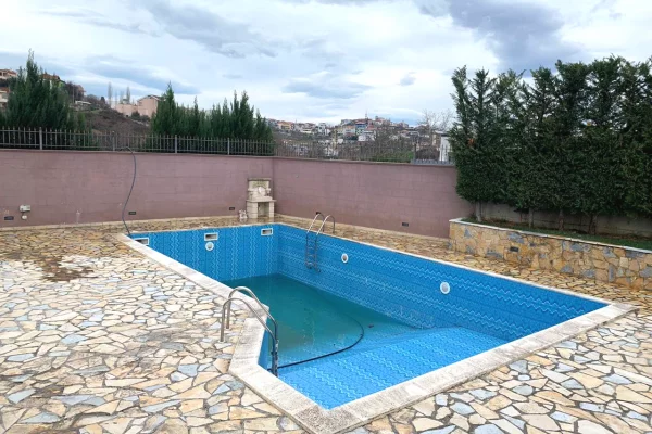 Shtepi ne shitje Vila Luksoze ne Tirane, 7+1, Mobilimi E mobiluar, Pagesa 2,200,000  Euro.