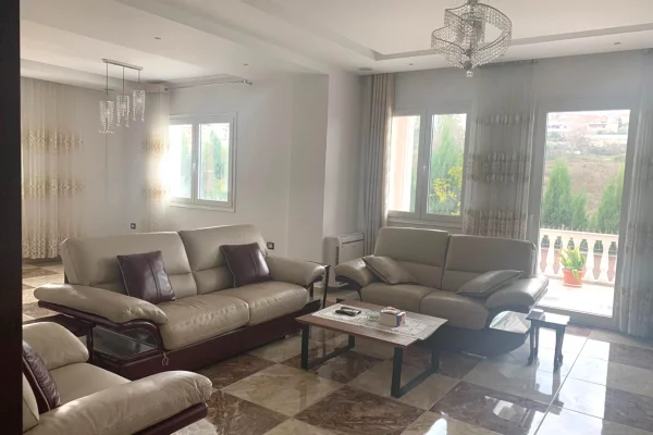 Shtepi ne shitje Vila Luksoze ne Tirane, 7+1, Mobilimi E mobiluar, Pagesa 2,200,000  Euro.