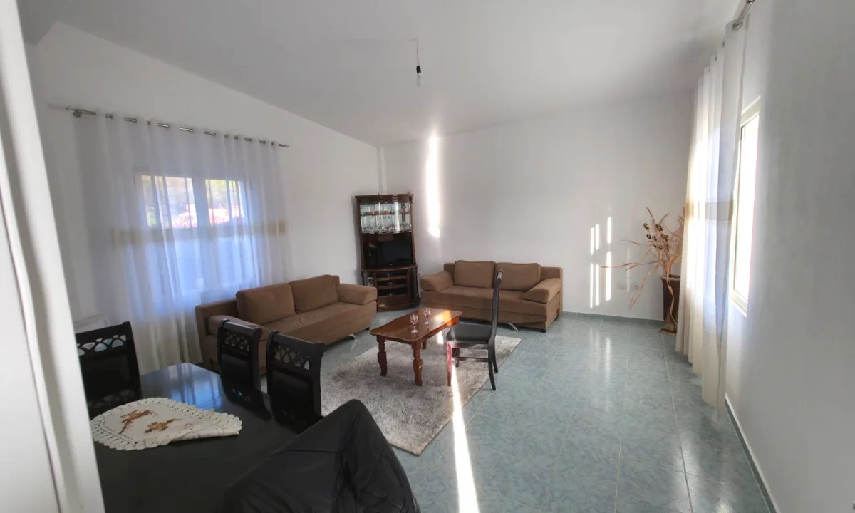 Shtepi ne shitje Shtepi Private ne Tirane, 1+1, Mobilimi Pjeserisht e mobiluar, Pagesa 73,000  Euro.