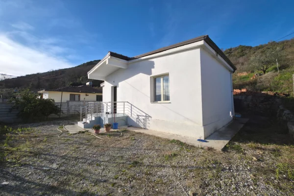 Shtepi ne shitje Shtepi Private ne Tirane, 1+1, Mobilimi Pjeserisht e mobiluar, Pagesa 73,000  Euro.