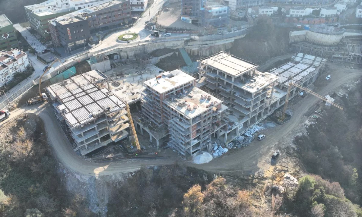 Shtepi ne shitje Apartament ne Tirane, 1+1, Mobilimi Bosh, pa mobiluar, Pagesa 118,500  Euro.